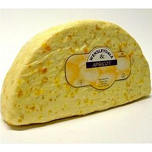 CL Wensleydale &amp; Apricot 1/2 Wheel 1.1kg