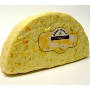 CL Wensleydale & Apricot 1/2 Wheel 1.1kg